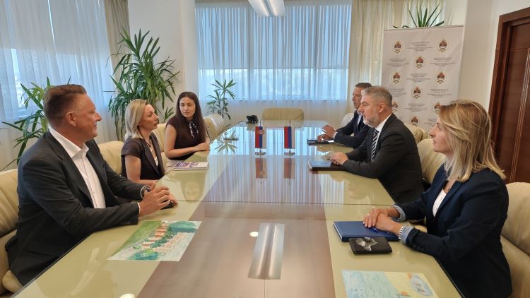 Унаприједити сарадњу у области здравља младих, подршке породицама и превенције насиља