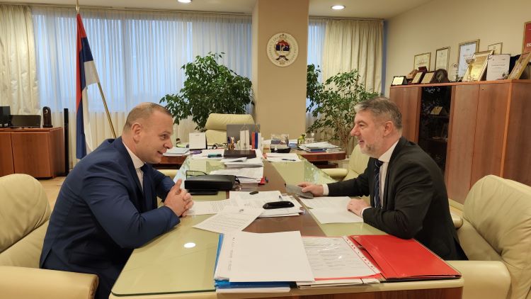 Шеранић - Шобот: Раст примања у здравству константан, планирају се и нова повећања 