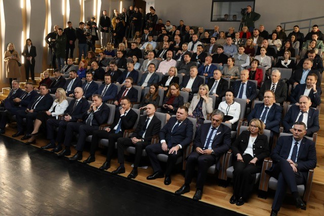 Министар Каран на свечаном уручењу почасног доктората мађарском министру Петеру Сијарту: Доказ напретка укупних односа