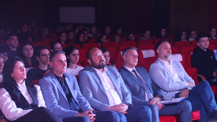 Отворен Први фестивал средњошколског театра у Дервенти