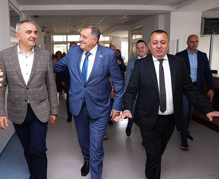 Премијер Минић у посјети Фочи: Обнова Универзитетске болнице од великог значаја за цијелу регију