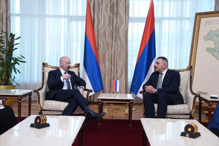 Премијер Минић са отправником послова амбасаде САД-а: Влада посвећена развоју унутрашњег дијалога у БиХ