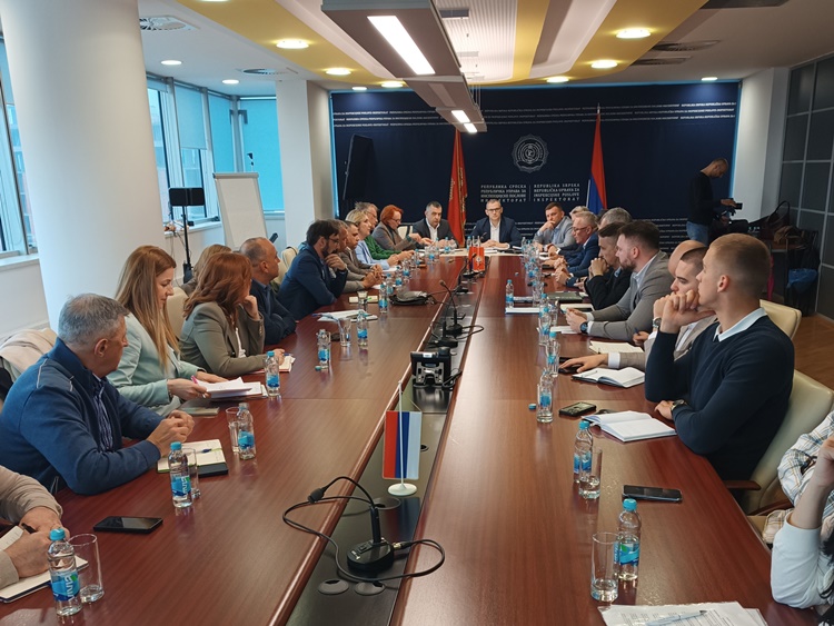 Округли сто о стању у пољопривреди: Унаприједити мјере подршке младима на селу