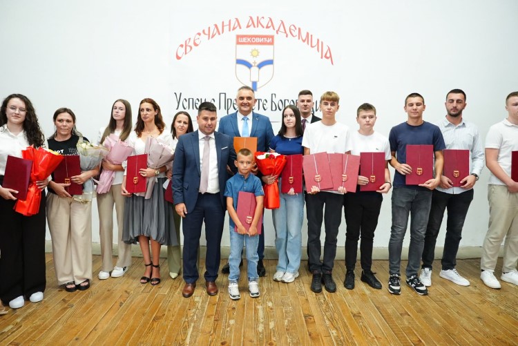 Предсједник Владе Саво Минић на обиљежавању Дана и крсне славе општине Шековићи: Реализујемо значајне пројекте у овој општини