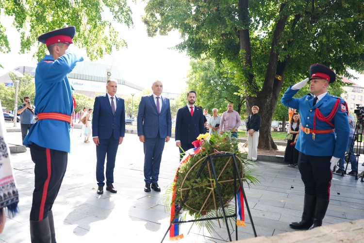 Предсједник Владе Саво Минић положио вијенац код споменика Петру Кочићу у Бањалуци: Српски народ се увијек борио за слободу
